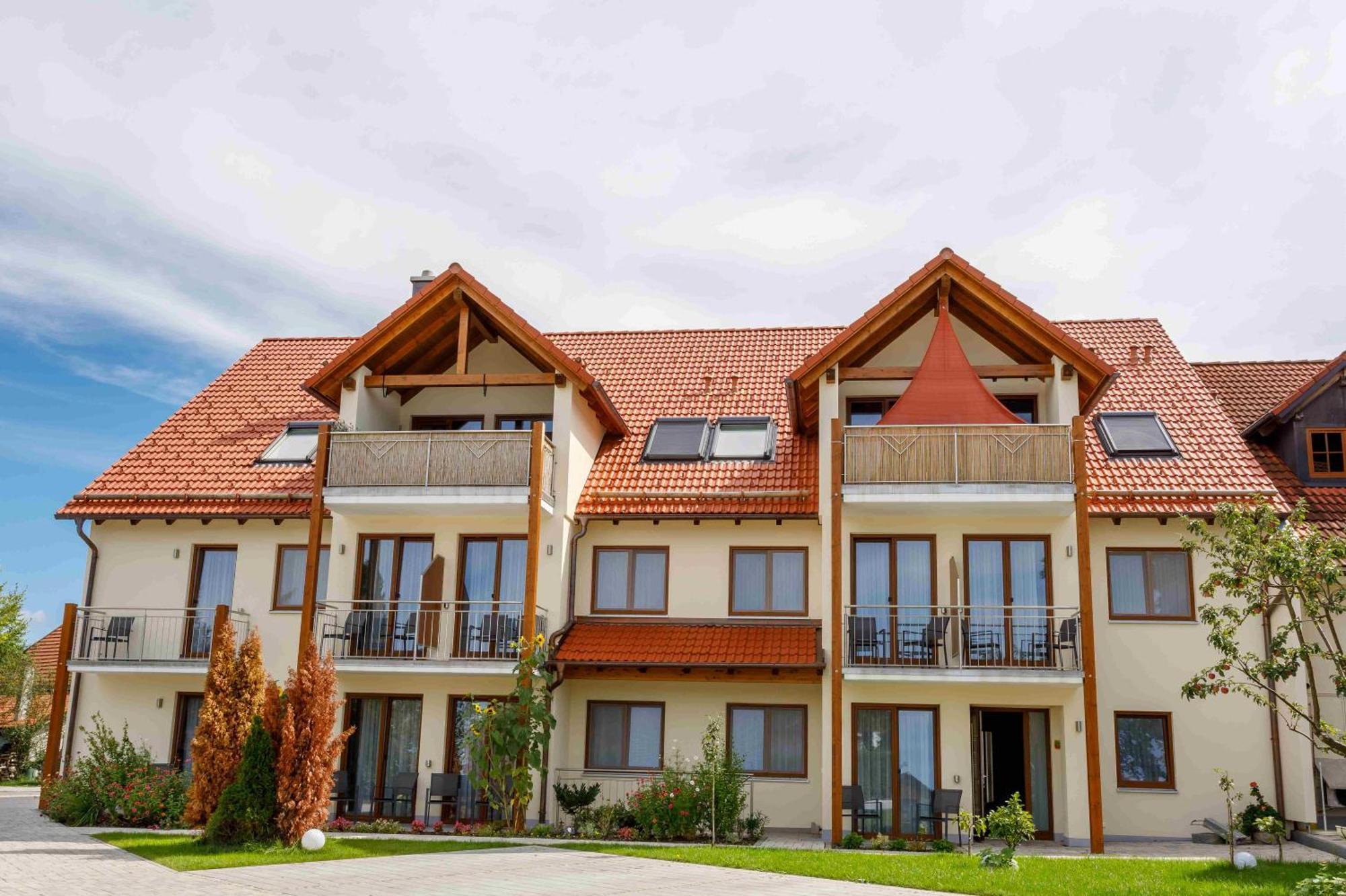 Gasthaus Und Landhotel Wiedmann Eresing Exterior photo