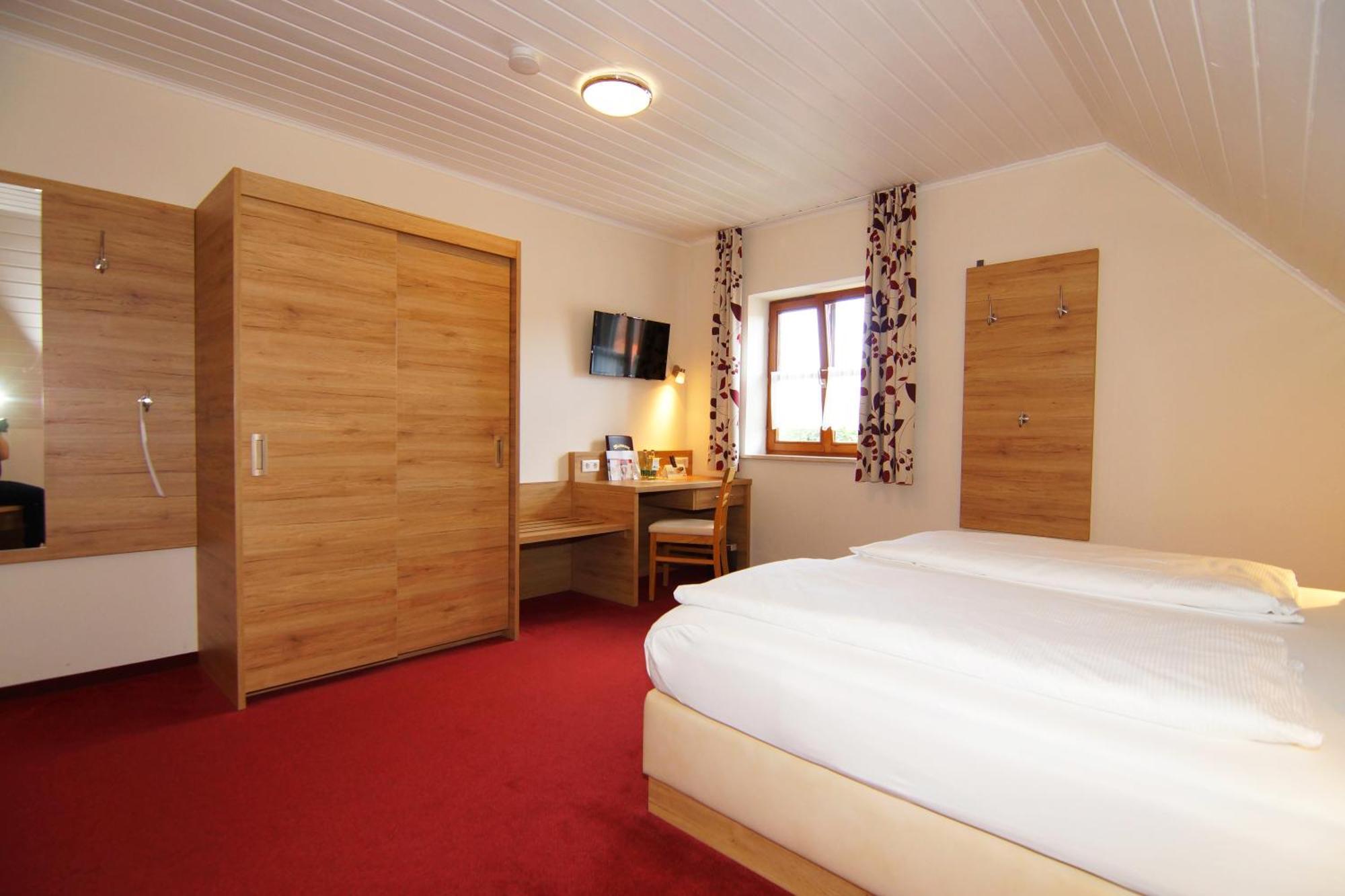 Gasthaus Und Landhotel Wiedmann Eresing Exterior photo