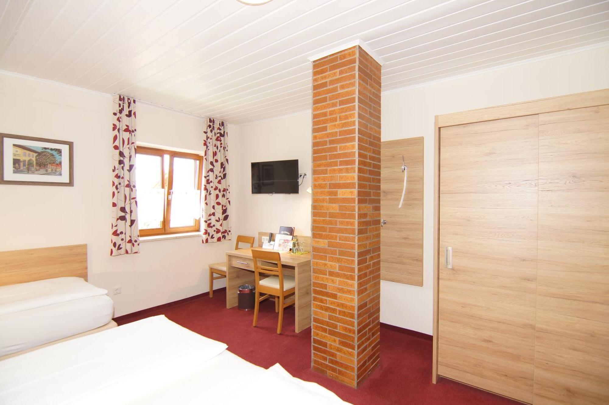 Gasthaus Und Landhotel Wiedmann Eresing Exterior photo